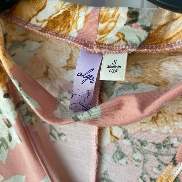 Francesca’s pink floral sundress - Picture 4 of 8